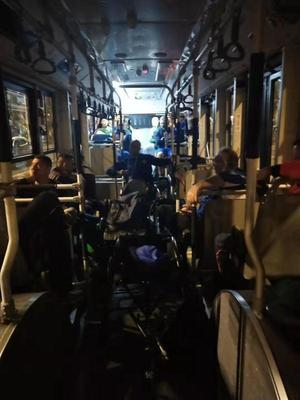 赞!郑州公交亮相“世界军人运动会”,是国内最适合残疾人乘坐的车型